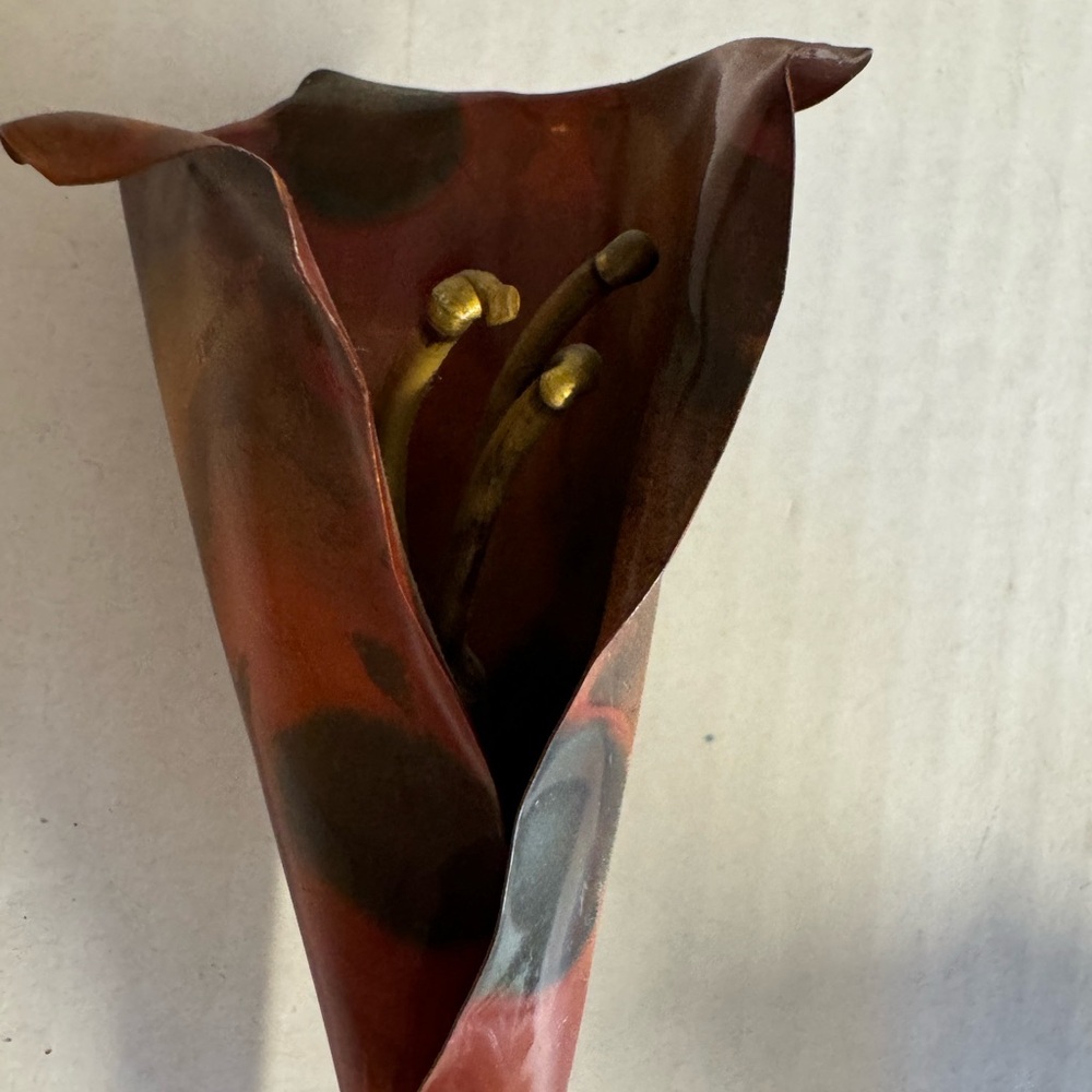 Vtg. 2 Forged copper and brass callalily sculpture wall hanging - Picture 13 of 14